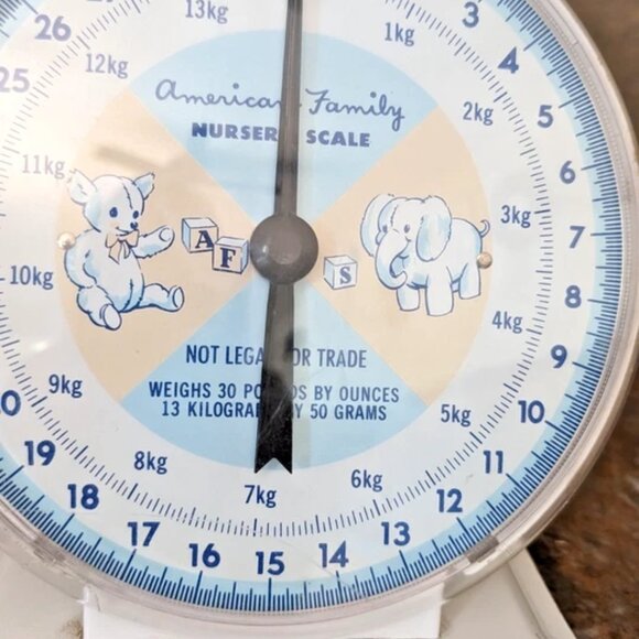 Vintage American Family Nursery Scale - Picture 2 of 7